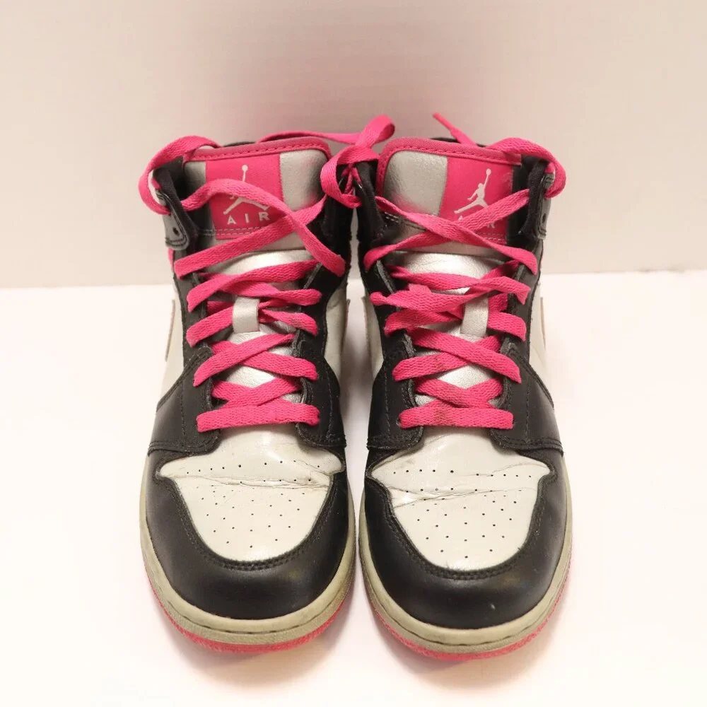 Nike Air Jordan Boys Athletic Shoes Size US 6Y Pre-Owne Good Condition